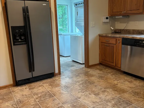 1202 W 6th St, Waterloo, IA 50702