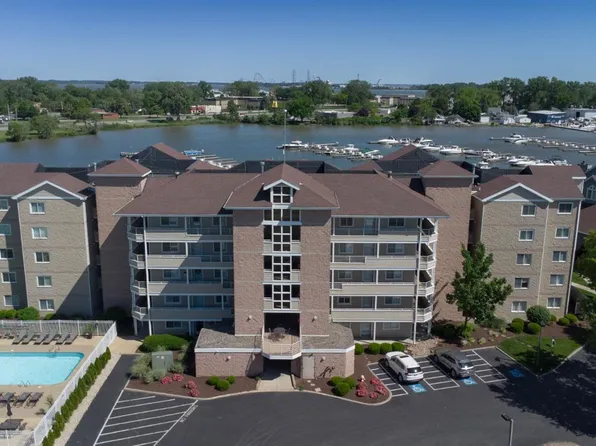 31 Marina Point Dr, Sandusky, OH 44870