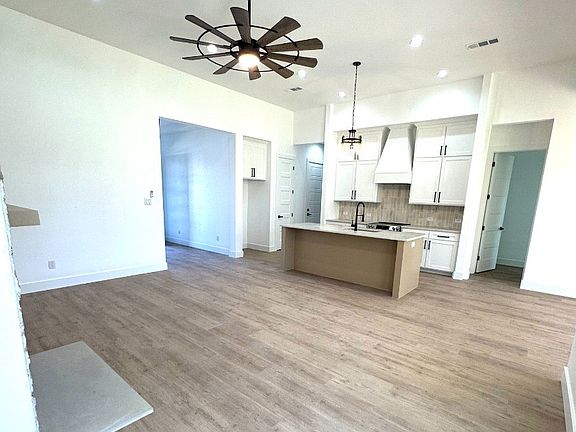 3rd image of 1106 E 6th St