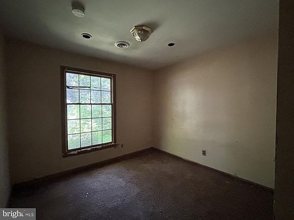 5th image of 725 Central Ave
