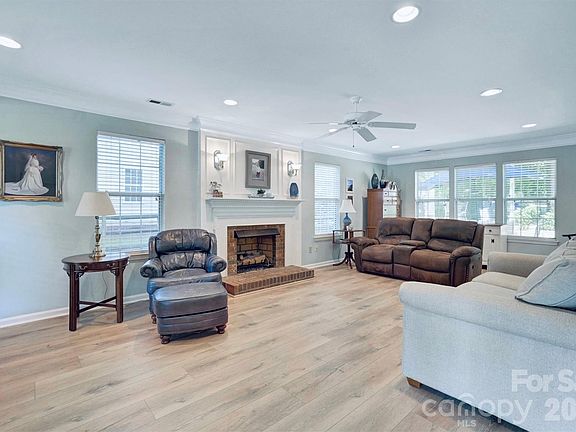 4th image of 2908 Pinewood Hill Dr