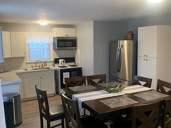 5th image of 718-720 Dyer Ave