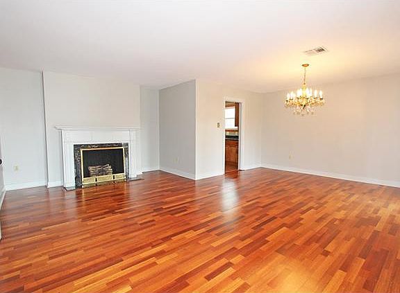 3rd image of 2443 Oriole St