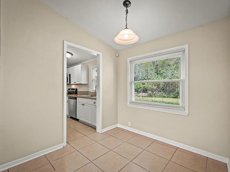 909 Westgate Dr — Photo 9
