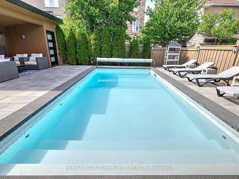 16 Muret Cres — Photo 40