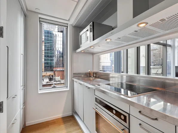 18 West 48th Street image 2 of 4