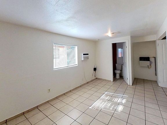 2nd image of 1208 1/2 Clay St