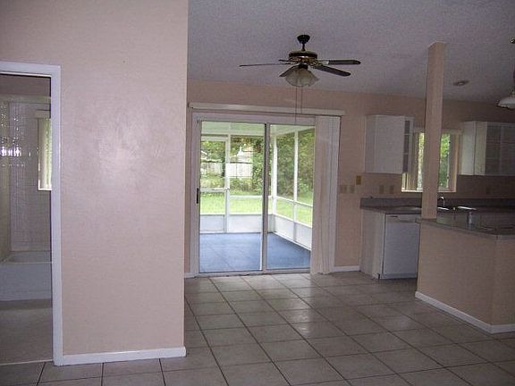2nd image of 19 Woodborn Ln