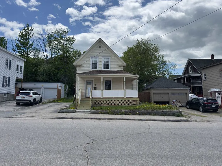 246 E Mason St — Photo 3