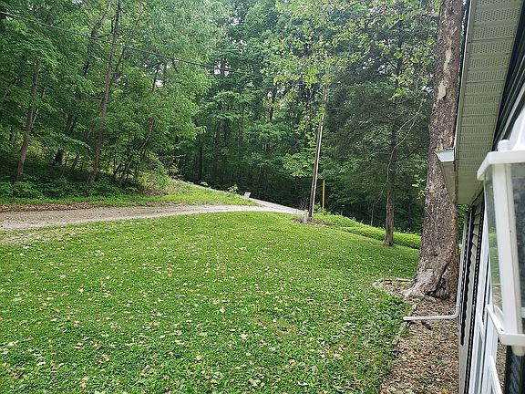 3rd image of 105 Crab Apple Rd
