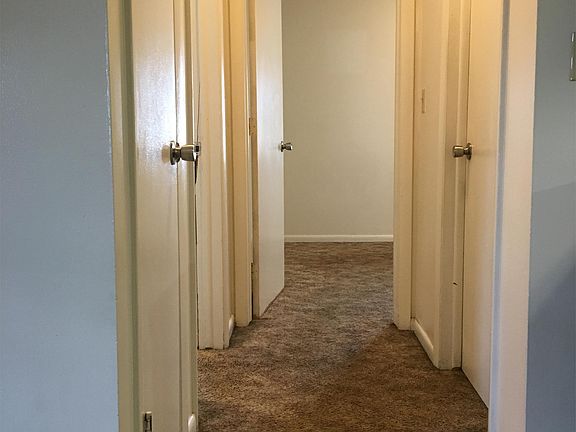 4th image of 904 N Main St APT 8