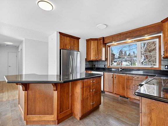 4th image of 16 Heston St NW