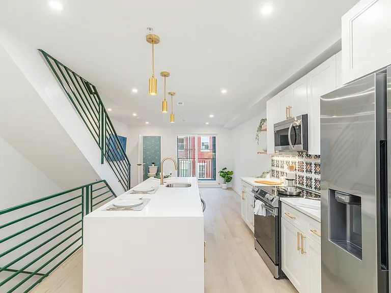 1627 Fontain St #C — Photo 18