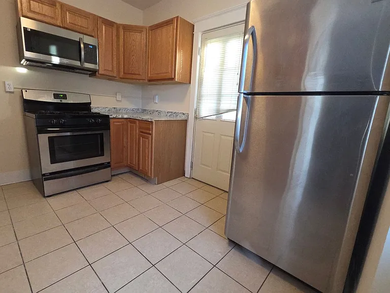 830 Media St — Photo 7