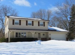 N25W22483 Ridgewood Ln, Waukesha, WI 53186