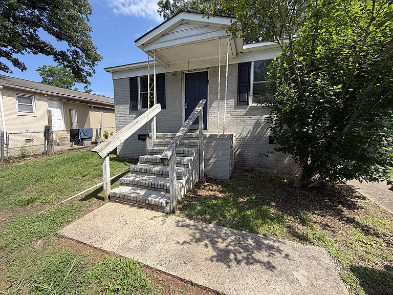 932 Wainwright Ave #1 — Photo 3