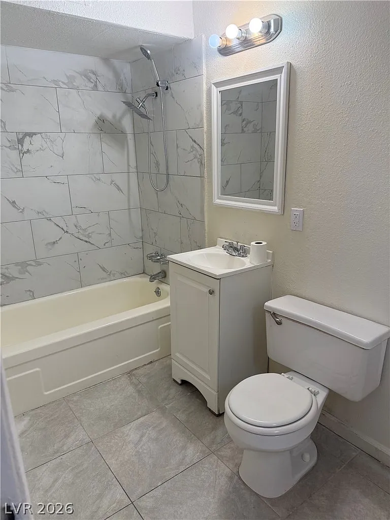 2 bed, 2.0 bath, 3880 sqft, $1,600 — Photo 4
