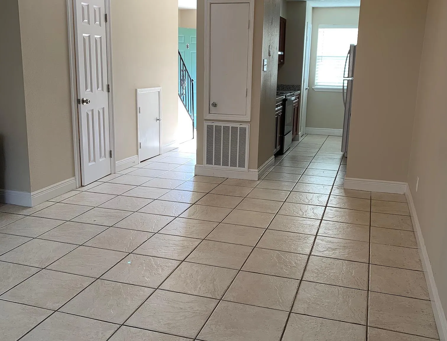 2 bed, 1.5 bath, 1130 sqft, $1,400 — Photo 3