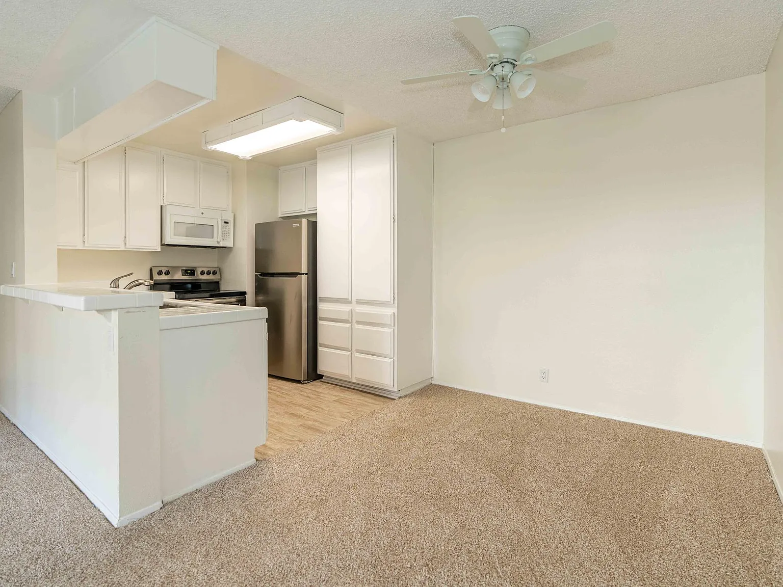 2 bed, 1008 sqft, $2,600 — Photo 4