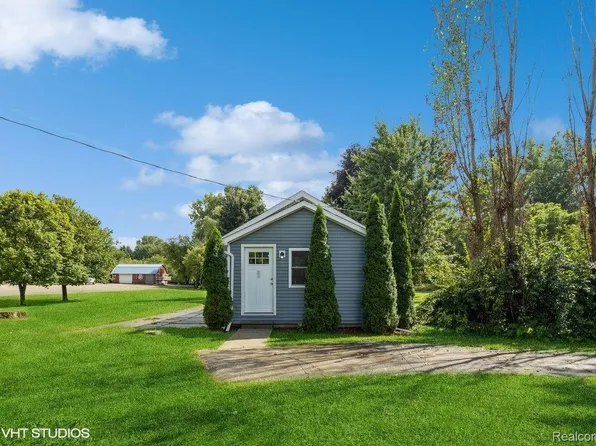 6274 E Court St N, Burton, MI 48509
