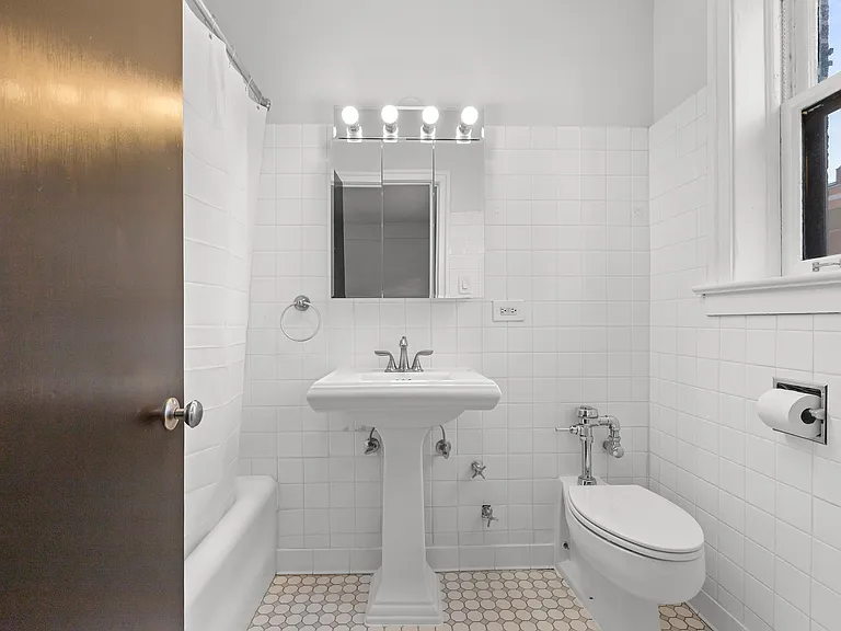 534 W Startford Pl — Photo 66