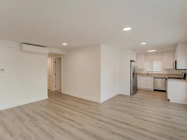The Kingsley Diplomat Apartments — Photo 16