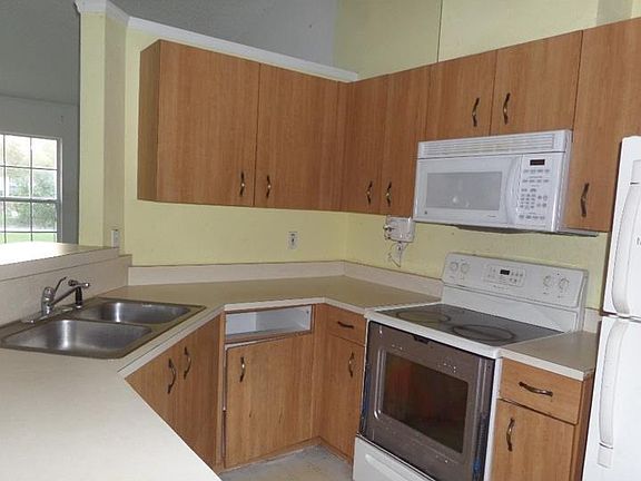 4th image of 851 Greenwood Ave