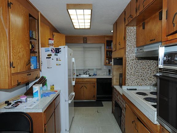 3rd image of 2234 Emmett Ct