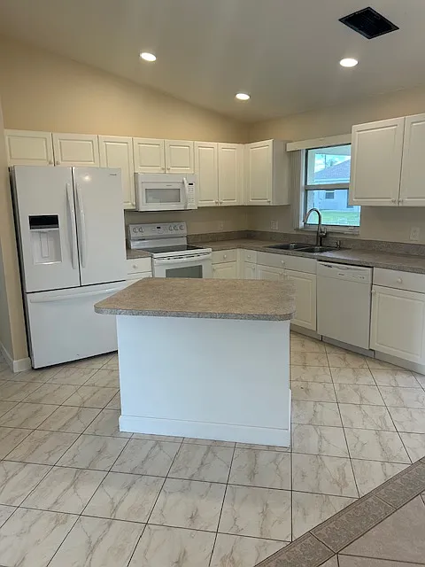 3 bed, 1144 sqft, $1,800 — Photo 3
