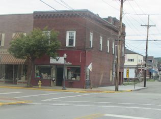 400 Lawrence Ave, Ellwood City, PA 16117