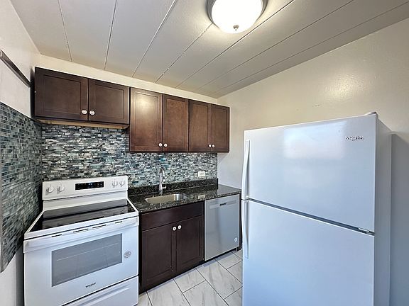 3rd image of 1360 W Touhy Ave #15