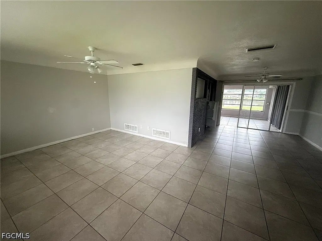 3 bed, 2.0 bath, 1352 sqft, $1,800 — Photo 2
