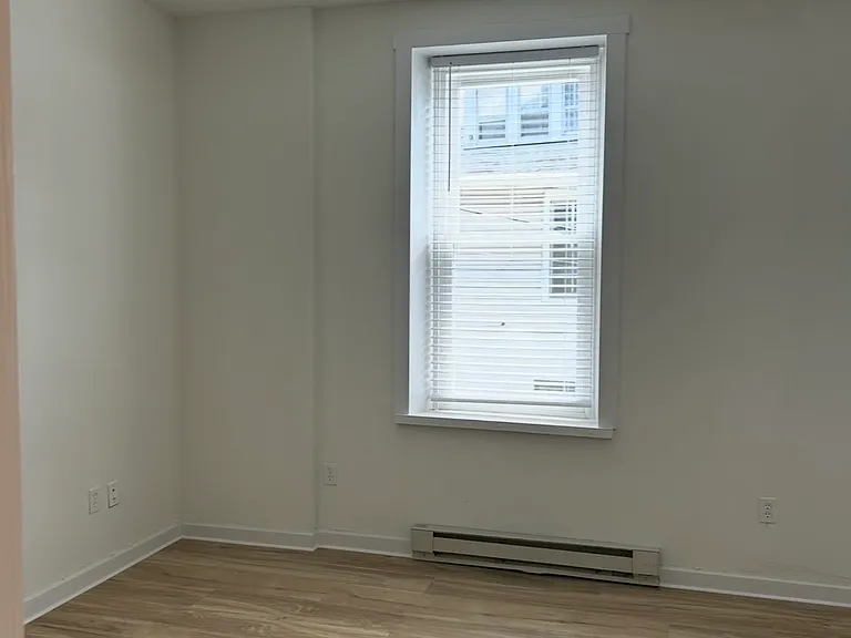 202 N Main St — Photo 3