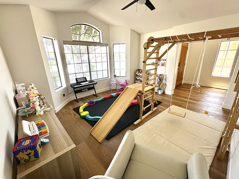 723 W Leah Ct — Photo 9