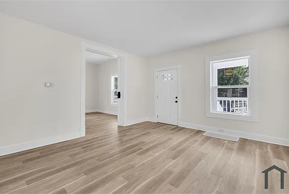 3160 Graceland Ave — Photo 3