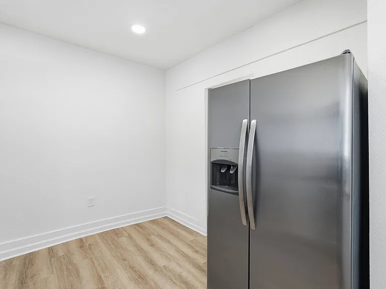 325 N 15th St #2 — Photo 9