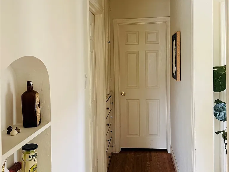 2530 S Bentley Ave — Photo 18