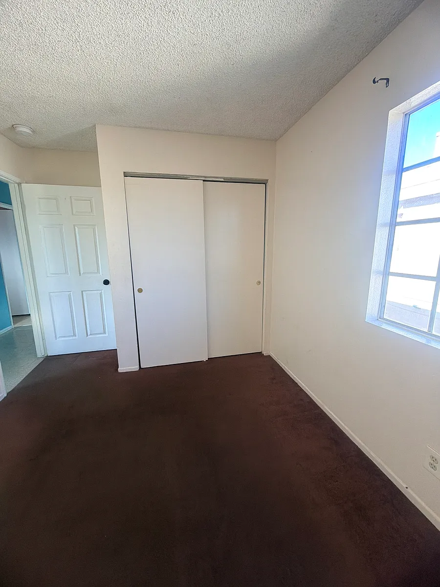 Building Photo - 212 E Lanzit Ave #1/2