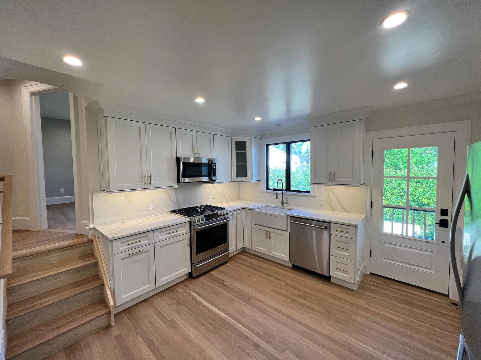 5 bed, 2300 sqft, $7,300 — Photo 4