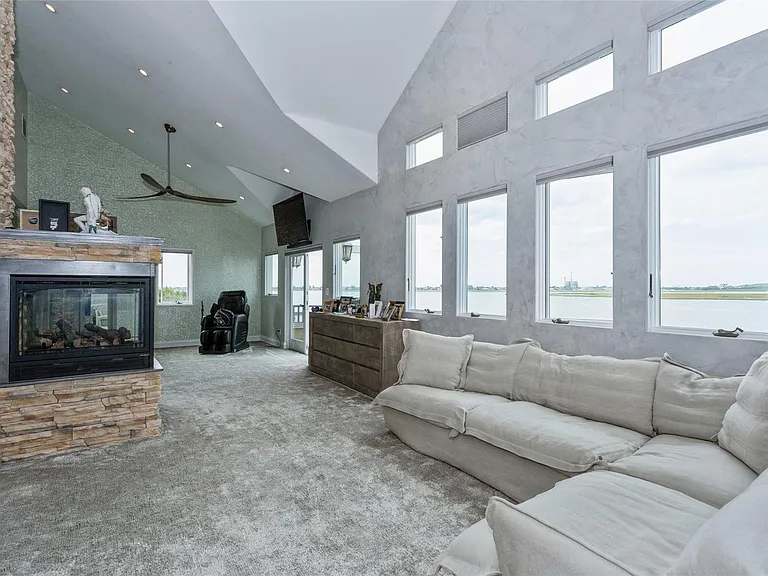 319 Harbor Dr — Photo 18