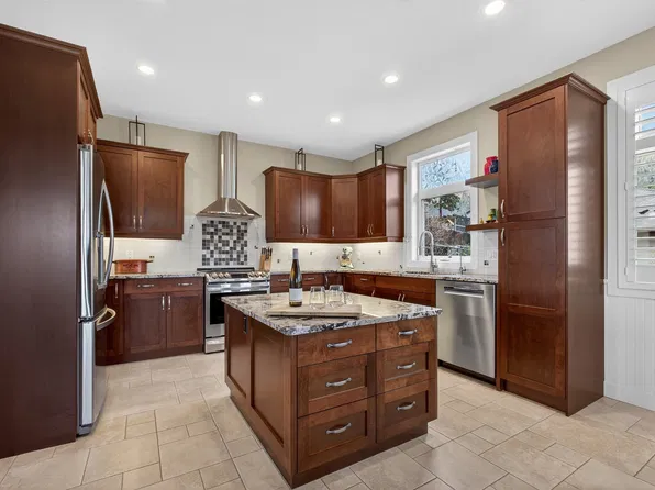 2478 Stone Grove Cres, West Kelowna, BC V4T 3A8