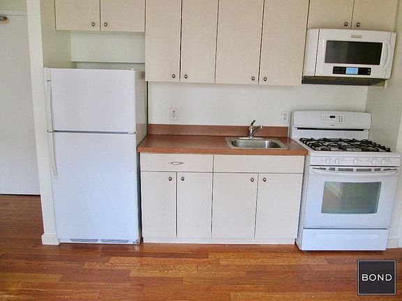 2nd image of 117 Hamilton Pl APT 5A