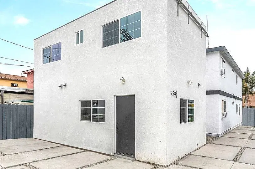 3 bed, 1300 sqft, $2,800 — Photo 1