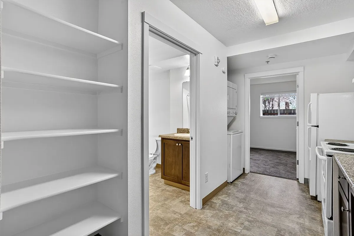 Building Photo - 117-121 SE 125th Ave #151