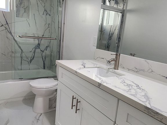 5th image of 2407 S Redondo Blvd #B