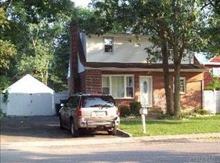 204 Old Country Rd, Deer Park, NY 11729