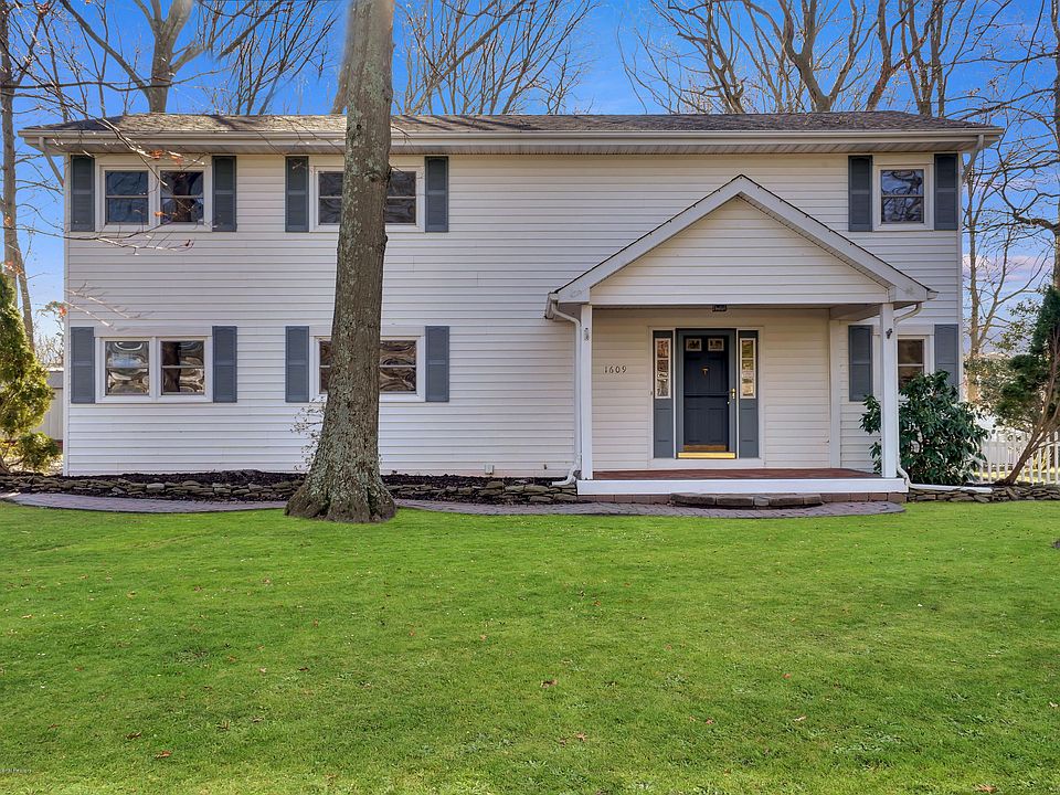1st image of 1609 Shady Ln