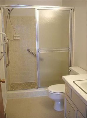 3rd image of 729 Orchard Dr