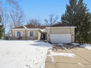 1022 Rosewood Dr, Carpentersville, IL 60110