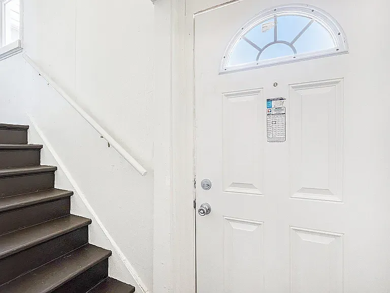 2 bed, $1,200 — Photo 2